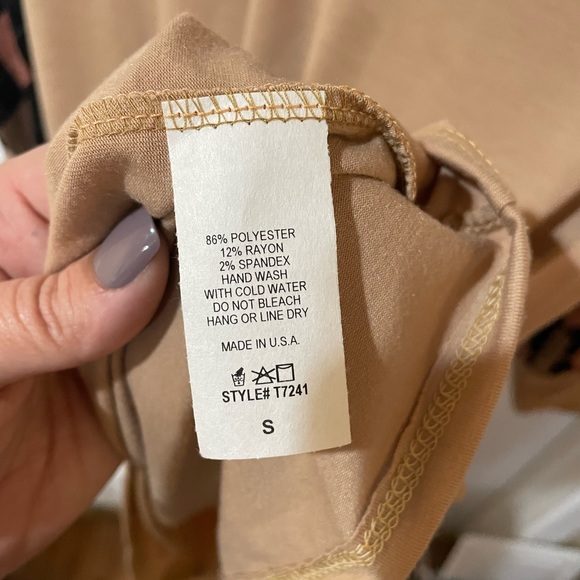 Checkered Sleeve V-Neck Top - Picture 11 of 11